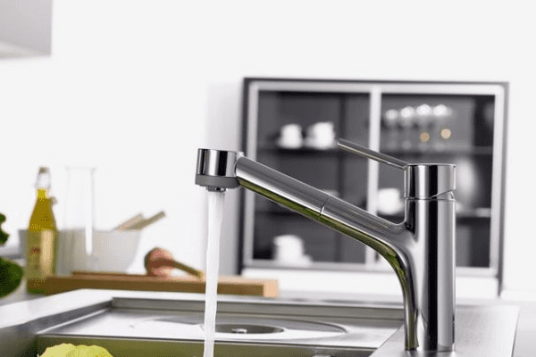 Swivel spout kitchen tap